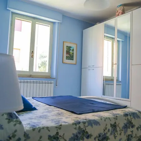 A Casa Di Franci アパート ウルバーニア